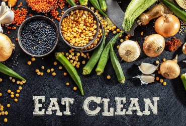 Eat clean ưu tiên các loại thực phẩm như ngũ cốc nguyên hạt, trái cây, rau xanh...