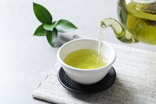 Pha trà xanh đúng cách hỗ trợ giảm cân hiệu quả